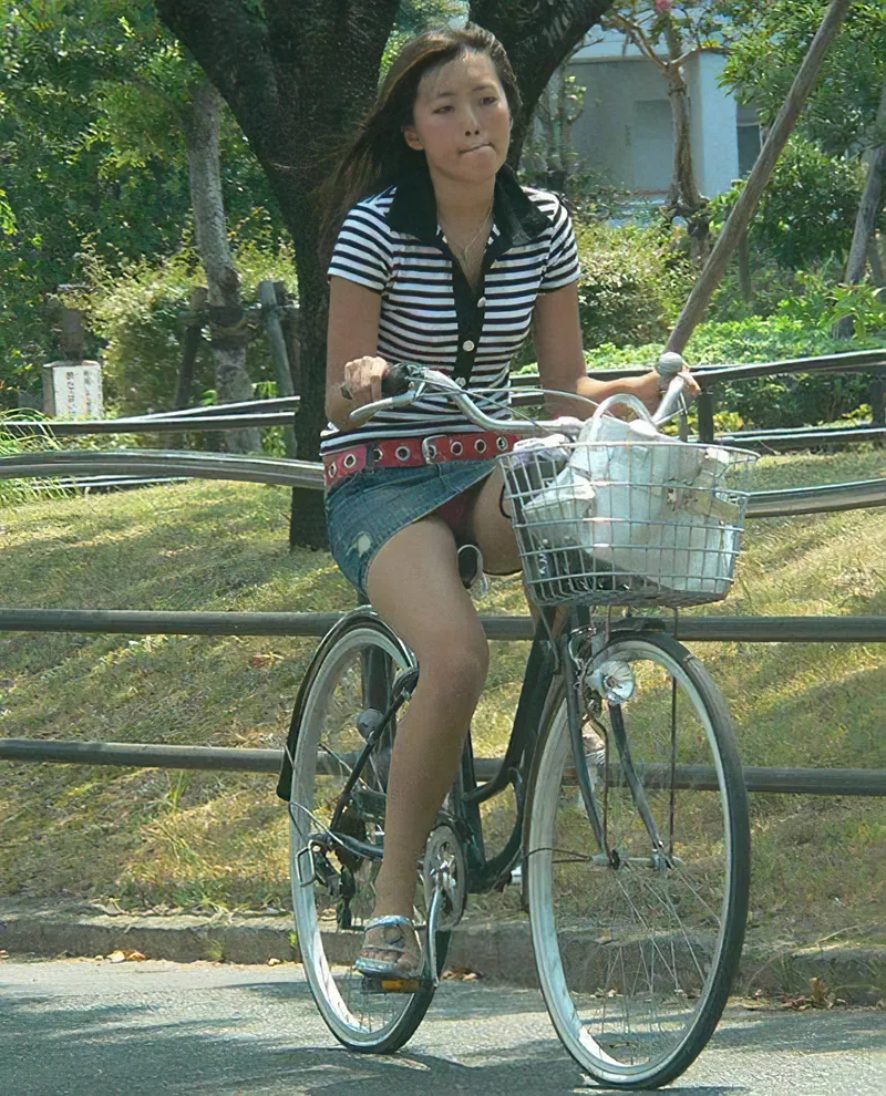 自転車パンチラ エロ画像54枚目